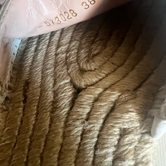 Gucci Cream Espadrille Sandals with Gold Logo - Picture 3 of 6